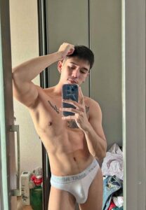 หนุ่ม-ดิษย์ธนา