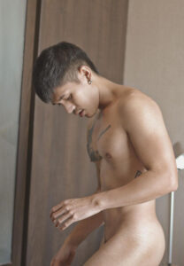 หนุ่ม-ดิษย์ธนา