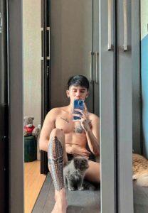 หนุ่ม-ดิษย์ธนา-แมว