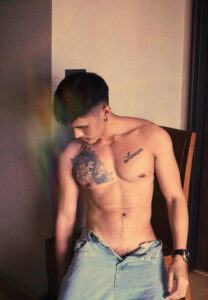 หนุ่ม-ดิษย์ธนา