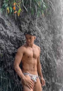 Kyle-Villamar-น้ำ