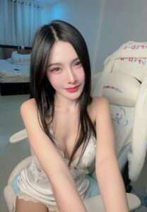 Nantaphak Khampitoon-006-Radiant