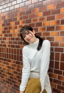 weewrya-005-Charming