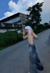 CDGUNTEEE-004-Attractive