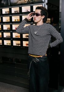 CDGUNTEEE-008-Attractive