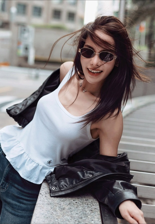 Yok Phatchaya นางแบบสาวพังงาในลุคสตรีทแฟชั่นกลางเมือง