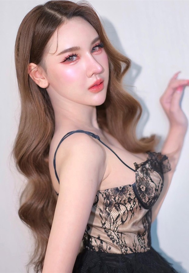 ณัชชา คำภู นางแบบสาวนครพนมในลุคพอร์ตเทรต