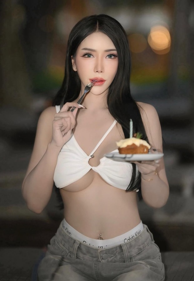 อายลิน กับเค้กวันเกิด