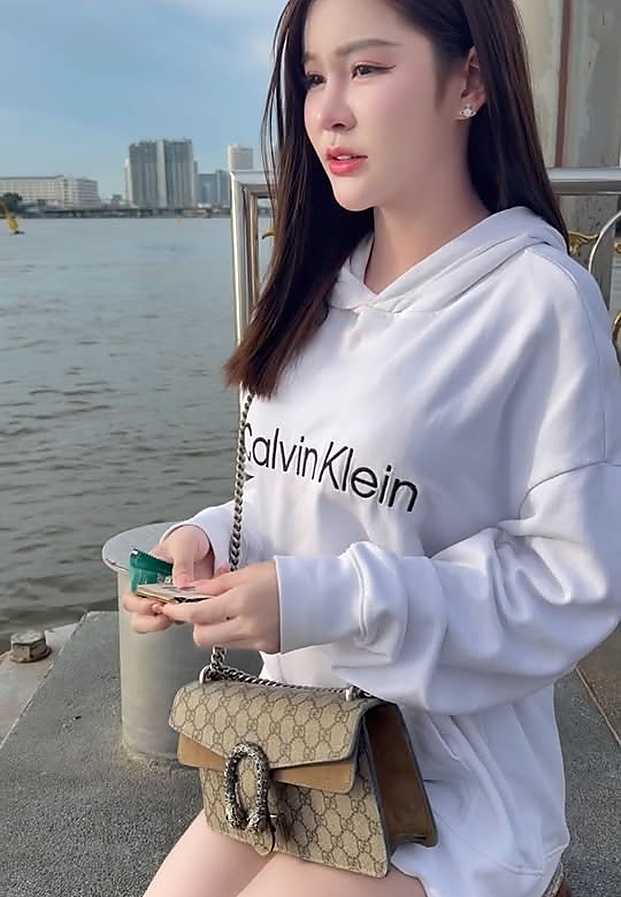 น้องฟิล์ม นิราวรรณ แฟชั่นเซ็ตสุดน่ารักสดใสสะกดสายตา