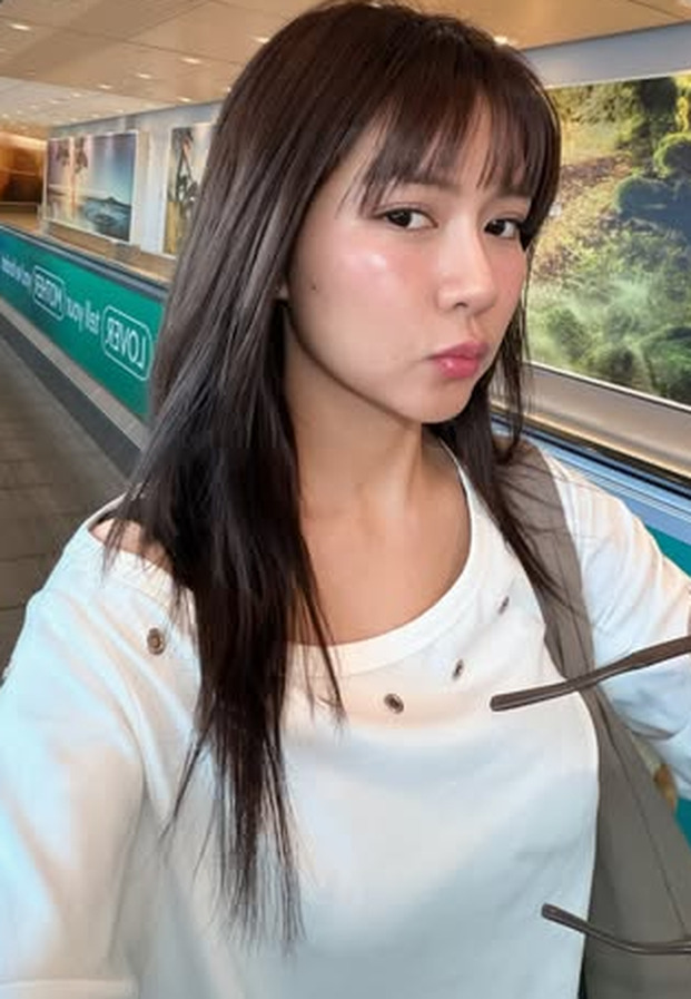 น้องบี๋ ถ่ายเซลฟีบนบันไดเลื่อนในห้างสรรพสินค้า