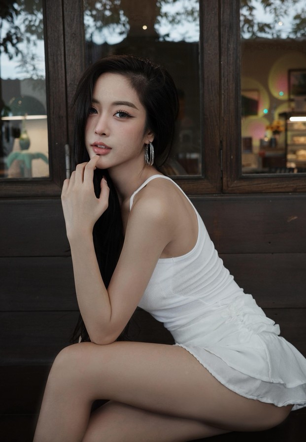 Apichaya Leangtrakoonchai หรือน้องกุ้ยช่าย ในลุคถ่ายแบบโทนใส